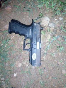 One pistol no. UG POL.36326006 03890