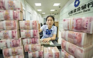 employee-counts-mountains-of-yuan-banknotes-at-China-Construction-Bank-in-Nantong_trans_NvBQzQNjv4BqEduPGWXTgvtbFyMaMlYatm4ovIMMP_5WSTNAIgCzTy4