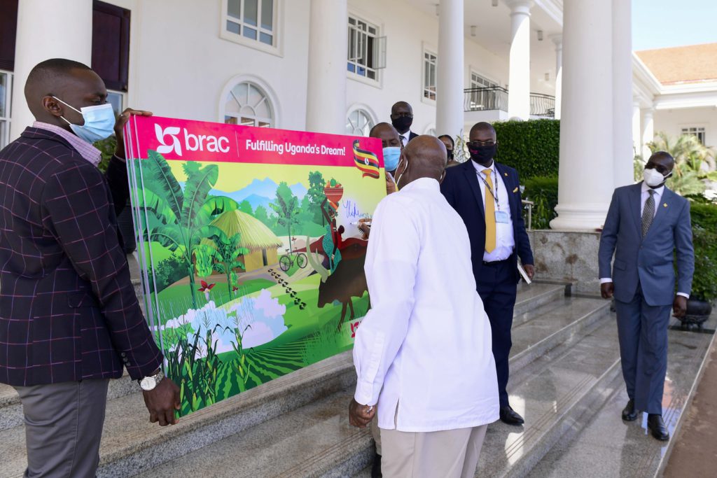 NEWS - Brac Uganda - briefs Museveni about their activities - Meeting at SHE - 08