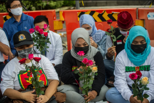 People offer prayers for the 53 sailors killed in the submarine in Surabaya on Sunday [Juni Kriswanto/AFP]