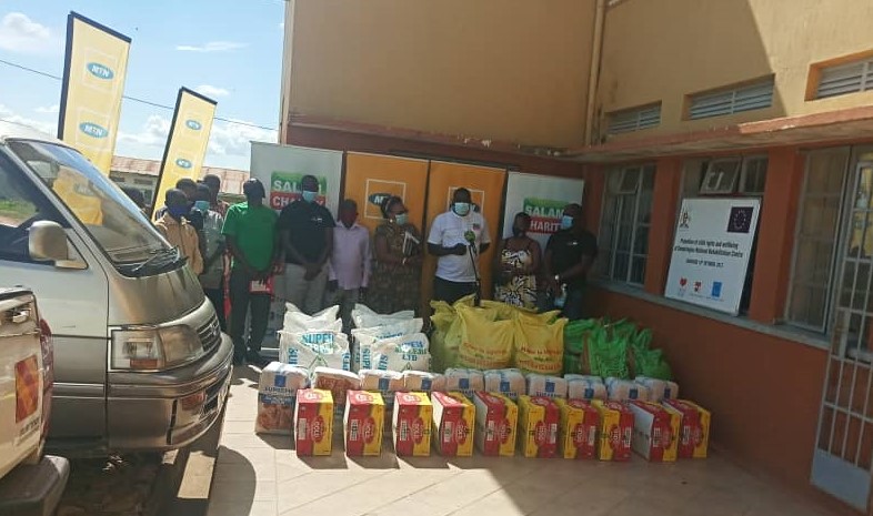 The MTN and Salam Foundation Team, led by Polly Namaye, (2R) handed over Ramadan alms to Kampiringisa Rehabilitation Center