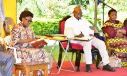 Kasule-Lumumba-with-Rebecca-Kadaga-and-President-Museveni-1000x600