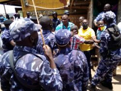 police-in-scuffle-with-Taxi-Operators-