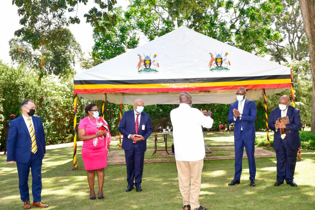 MTN-Leaders-Wim-Vanhelleputte-Yolanda-Cuba-Jonas-Mcebisi-Ralph-Mupita-and-Charles-Mbiire-met-Prseident-Museveni-at-the-State-House-in-Entebbe