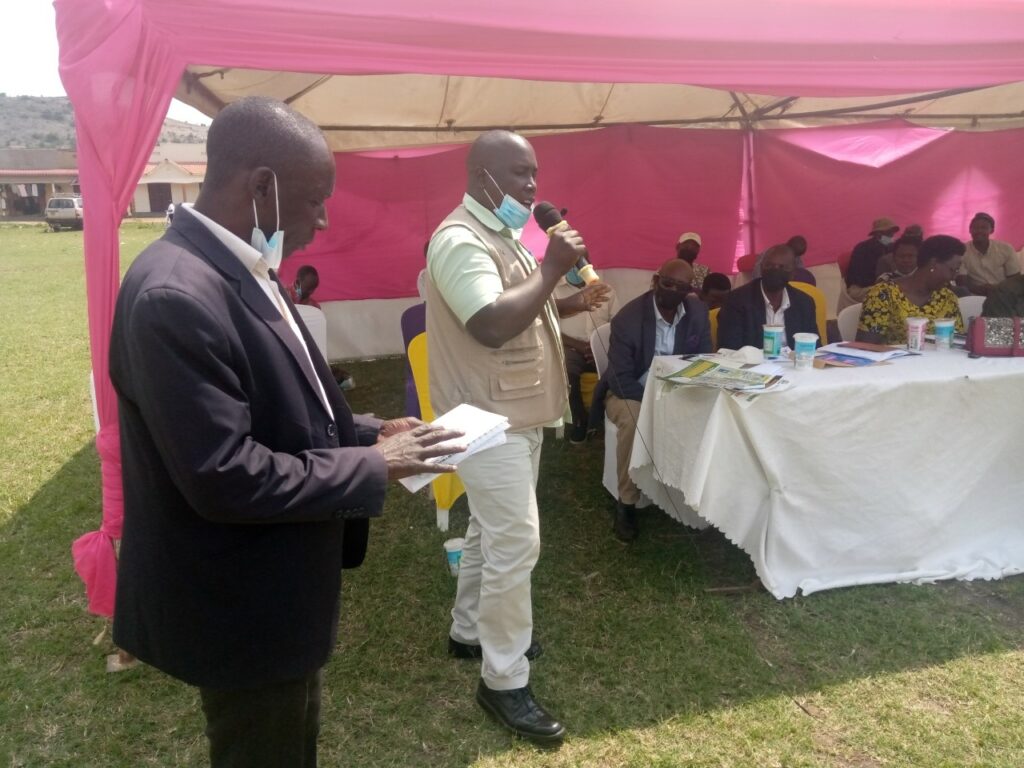 NDA Bosses,Dr. Kenneth Kiiza and Dr. Musoke speaking to the farmers