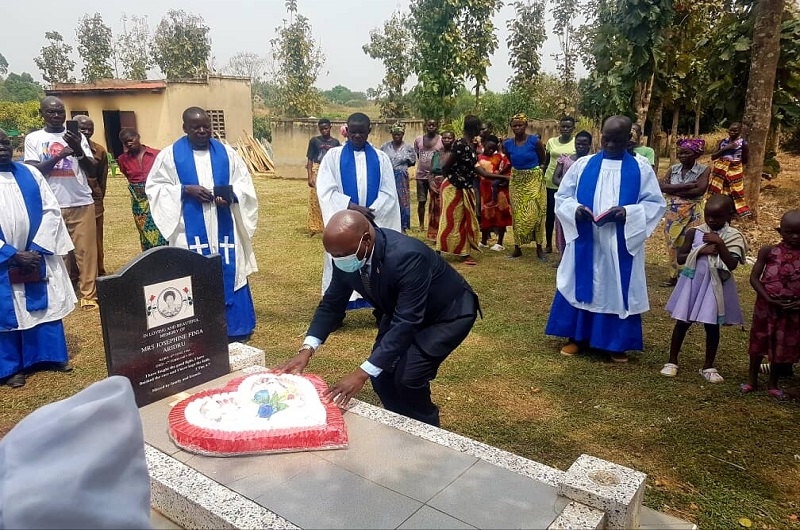 Aridru lays a wreath on the grave of his late wife, Josephine Finia Aridru during the memorial service on Friday