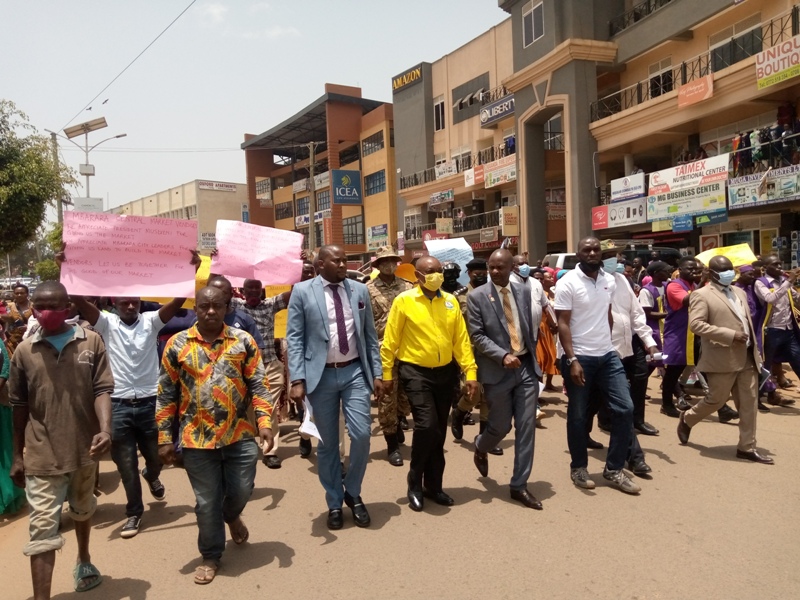 Minister Magyezi, Mayor Kakyebezi,RDC Mwesigye leading venders in process on Mbarara streets ahead of opening central market in