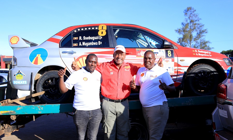 Arthur Blick (middle), Ronald Ssebuguzi (right) pose for a photo moment on Thursday at Shell Lugogo. (1)