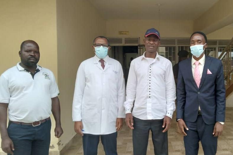 Tamale Mirundi in pause with the Mbarara RRH Boss, Barigye, Hospital PRO and others