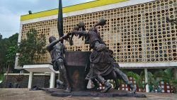 1280px-Monument_at_Uganda_Museum-1024x576