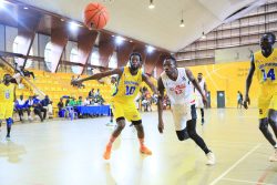 Action between JKL Dolphins (yellow) and Nam Blazers in the first round of the regular season.