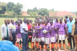 Roberts Kiwanuka, Chairman Uganda Youth Football Association (UYFA) hands over the trophy to the team.