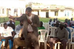 Fungaroo stresses a point during the traders' meeting over the robbery in Obongi over the weekend