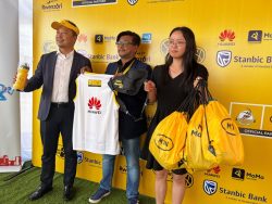 MTN Uganda CMO, Somdev Sen (C) hands over Huawei branded Marathon kit to the Huawei team