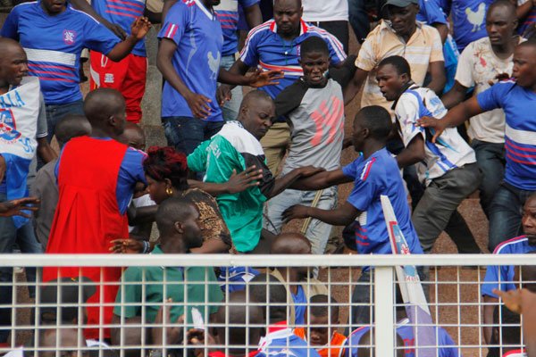 villa-fans-fighting