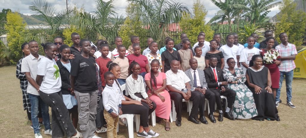A group of Leaders and teenagerss after the conference