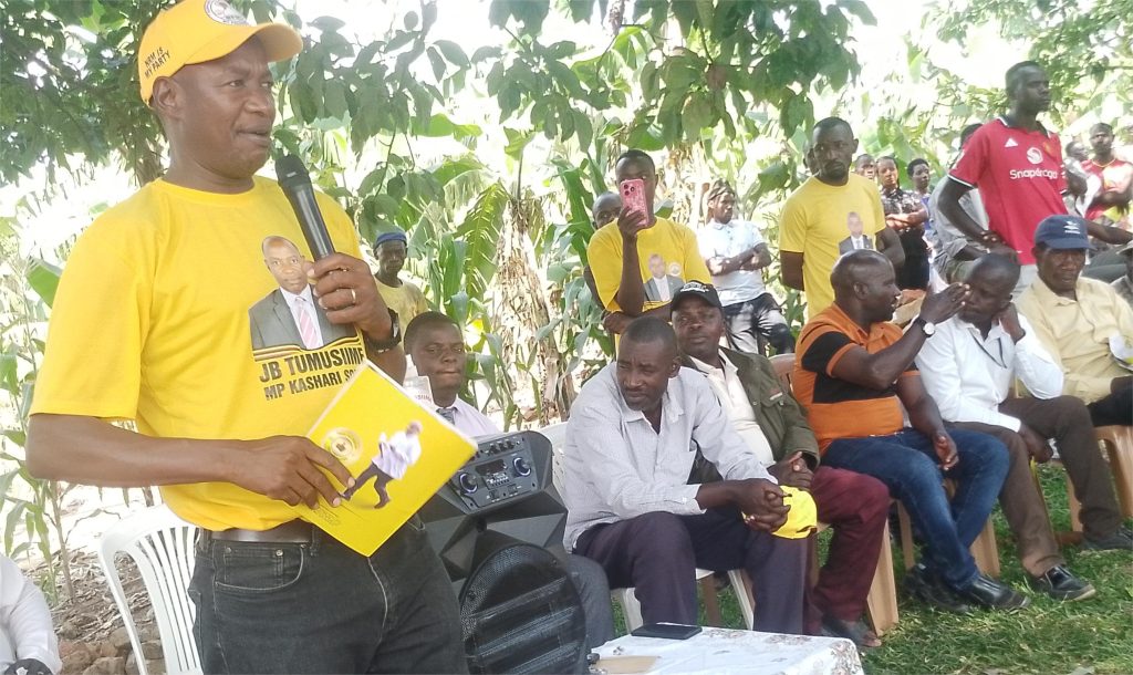 Capt. JB Bamuturaki in Rugarama addressing the supporters