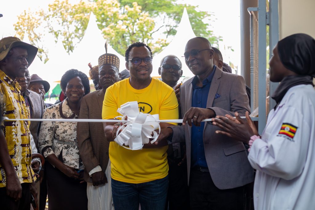 MTN Uganda CTIO Thomas Motlepa cuts a ribbon during the commisioning of a newly constructed Alwi HC III ward in Pakwachi District. (1)