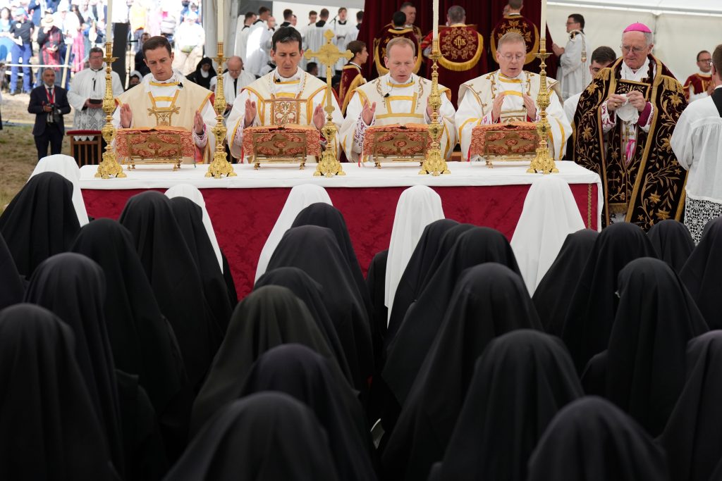 APTOPIX Switzerland Vatican Defiant Traditionalists