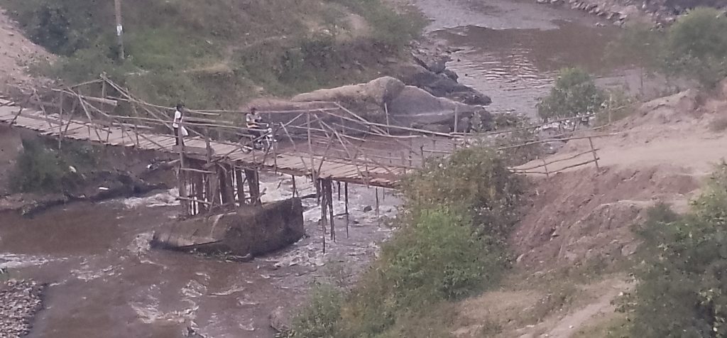 Kanyeite bridge that link Karugangama and Nyakaizi