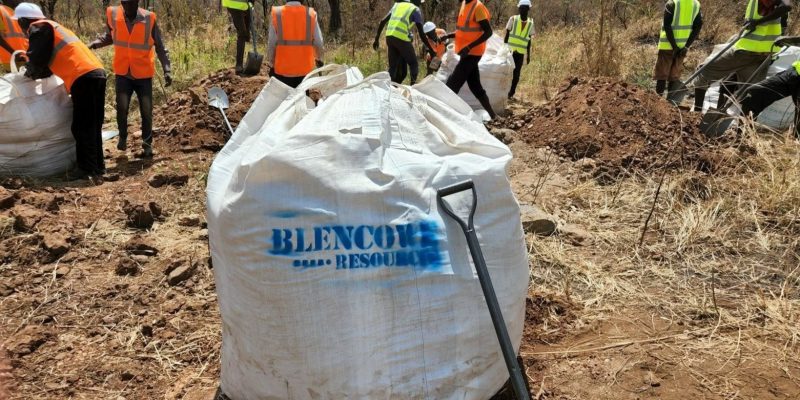 blencowe-uganda-graphite-orom-kitgum-_bulk-sample-800x400