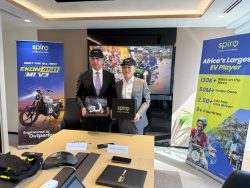 Anant Badjatya, Spiro Group CEO and Wang Jiazhong, Senior Vice President Yadea Technology Group (1)